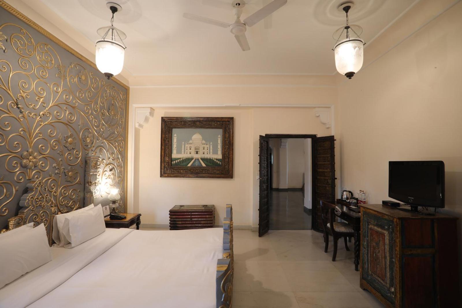 The Royal Retreat Resort & Spa Udaipur Exterior photo