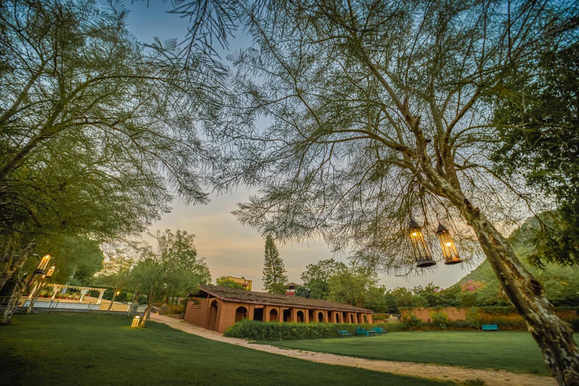 The Royal Retreat Resort & Spa Udaipur Exterior photo
