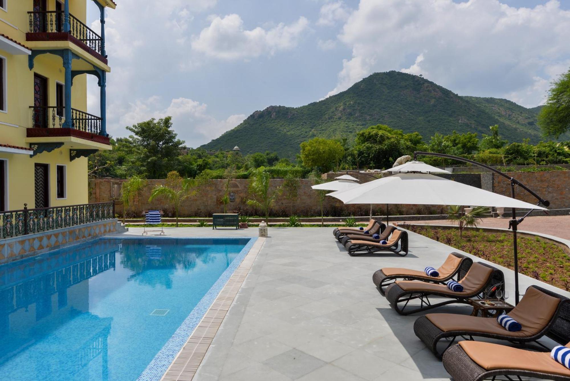 The Royal Retreat Resort & Spa Udaipur Exterior photo
