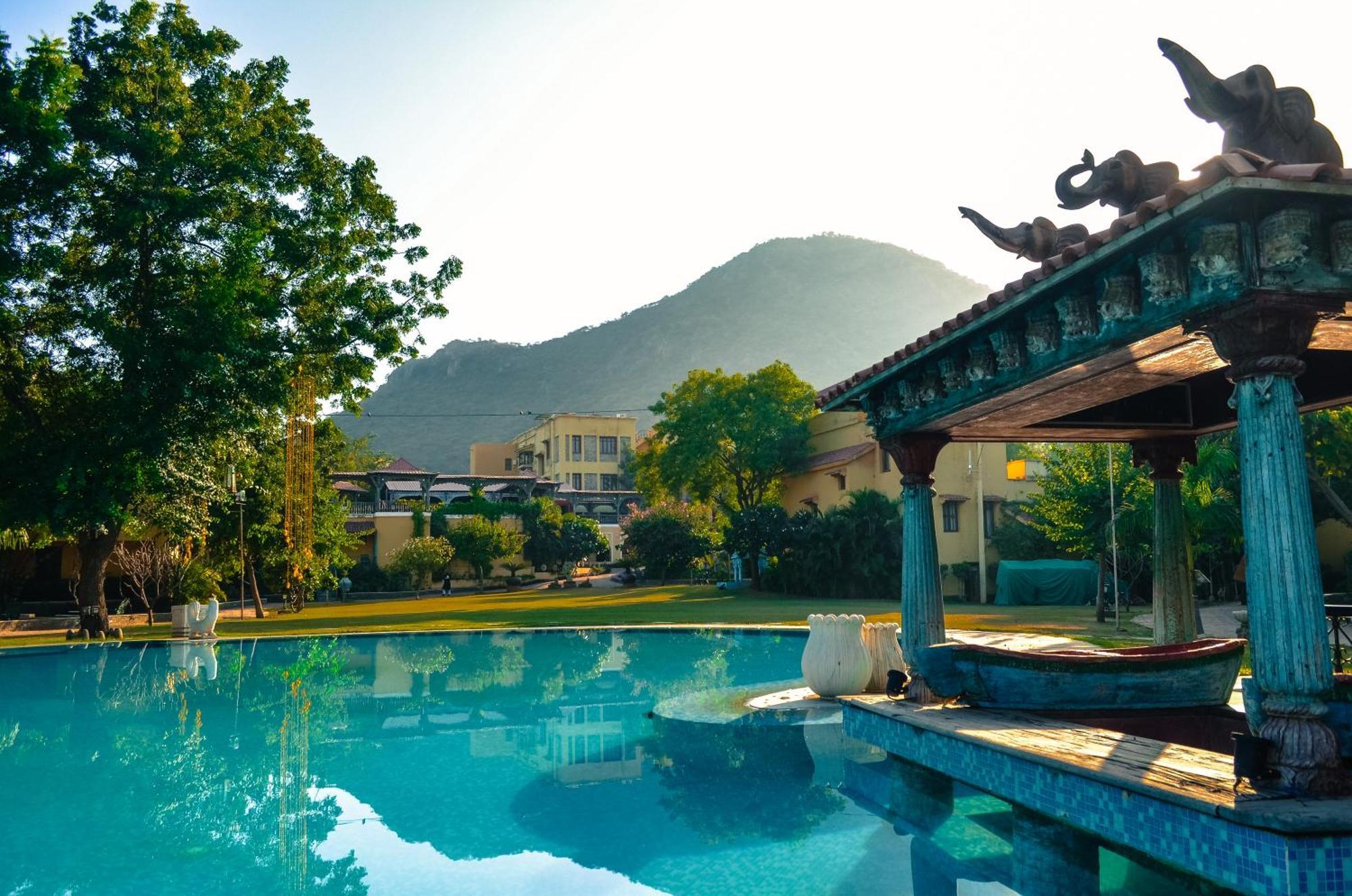 The Royal Retreat Resort & Spa Udaipur Exterior photo