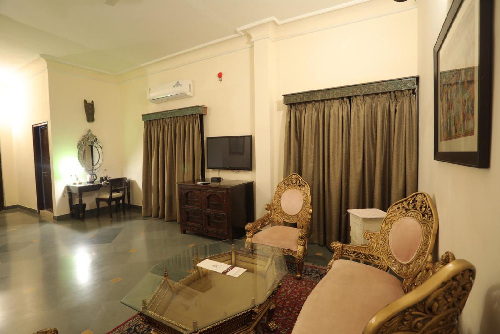 The Royal Retreat Resort & Spa Udaipur Exterior photo