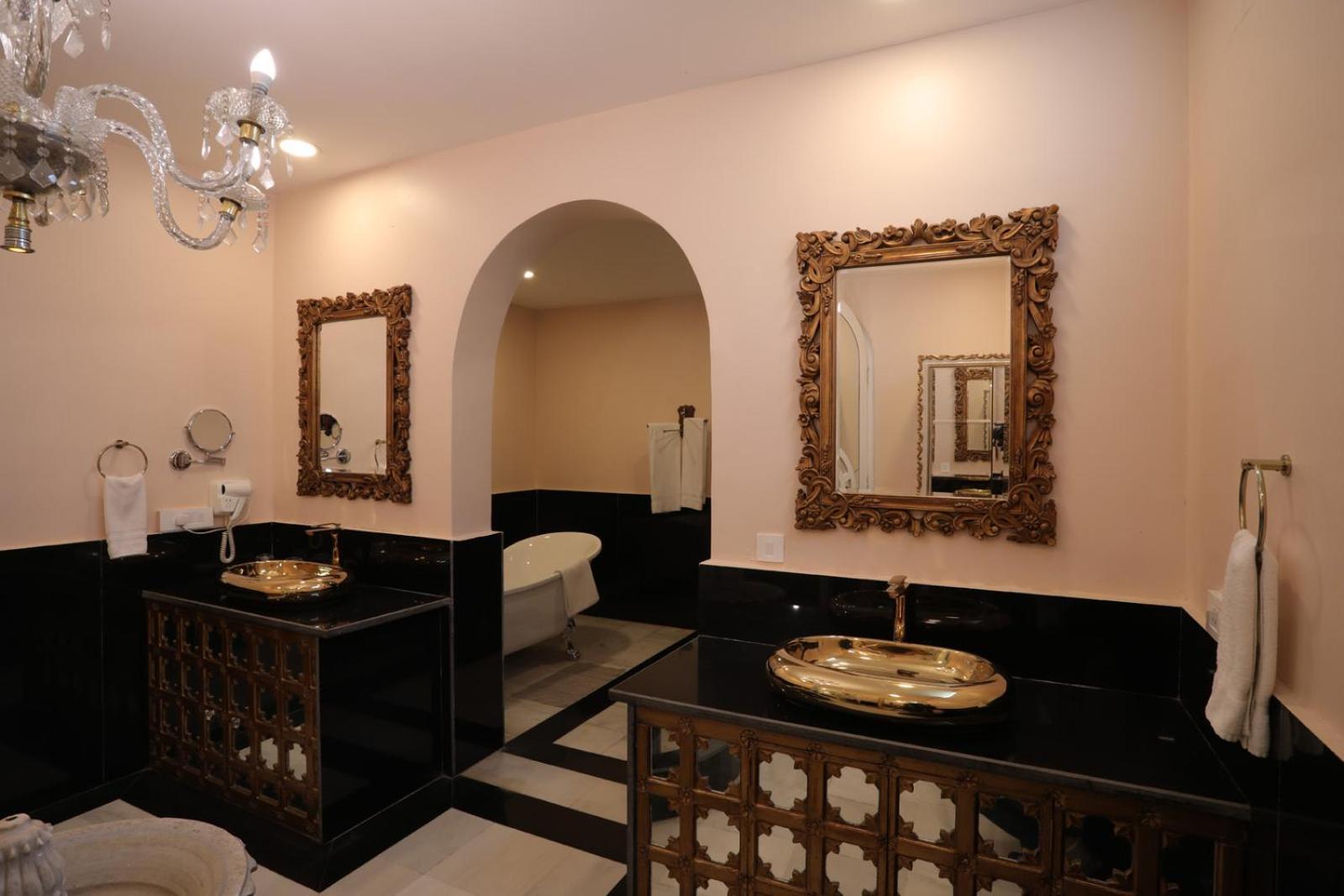 The Royal Retreat Resort & Spa Udaipur Exterior photo