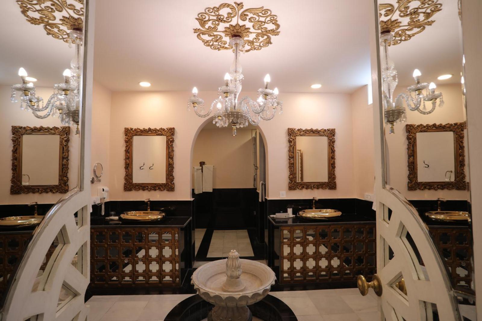 The Royal Retreat Resort & Spa Udaipur Exterior photo