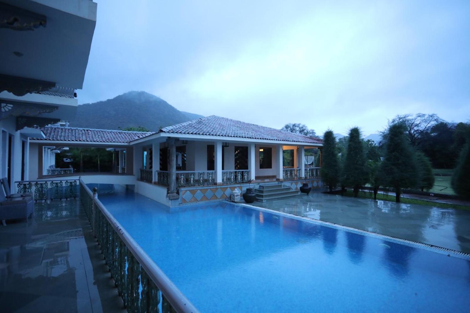The Royal Retreat Resort & Spa Udaipur Exterior photo
